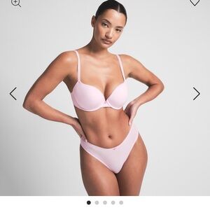 Elegant Pink Women's Intimate Set